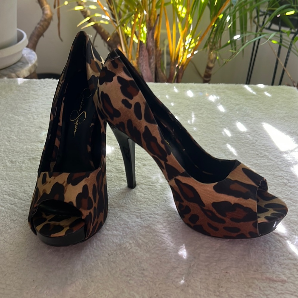 Jessica Simpson leopard print open toe 5 inch heel size 9
